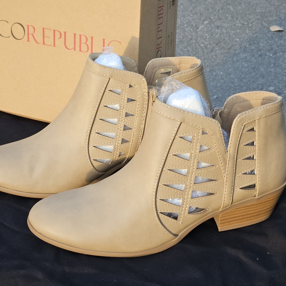 Marco Republic Women's Tan Ankle Boots (9.5) NWT